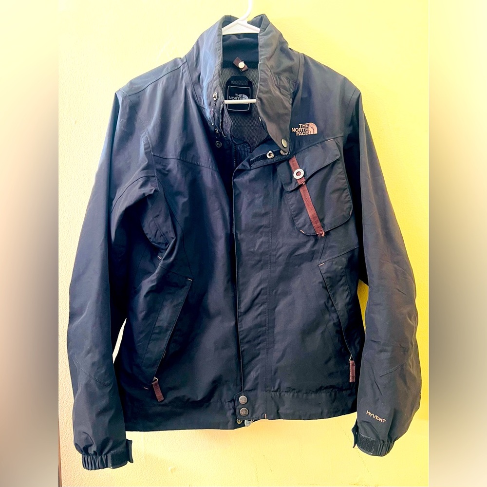 GREAT CONDITION!! The North Face all weather jacket. Unisex. Black.